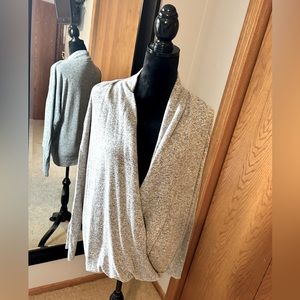 Gibson | Medium grey top